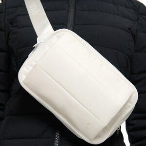 Lolë Unisex Handwarmer Belt Bag Cream (New)